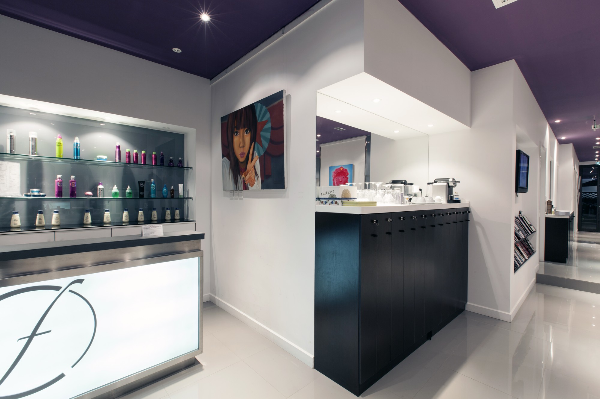 A third salon for C de France, wrapped in glass and reflections