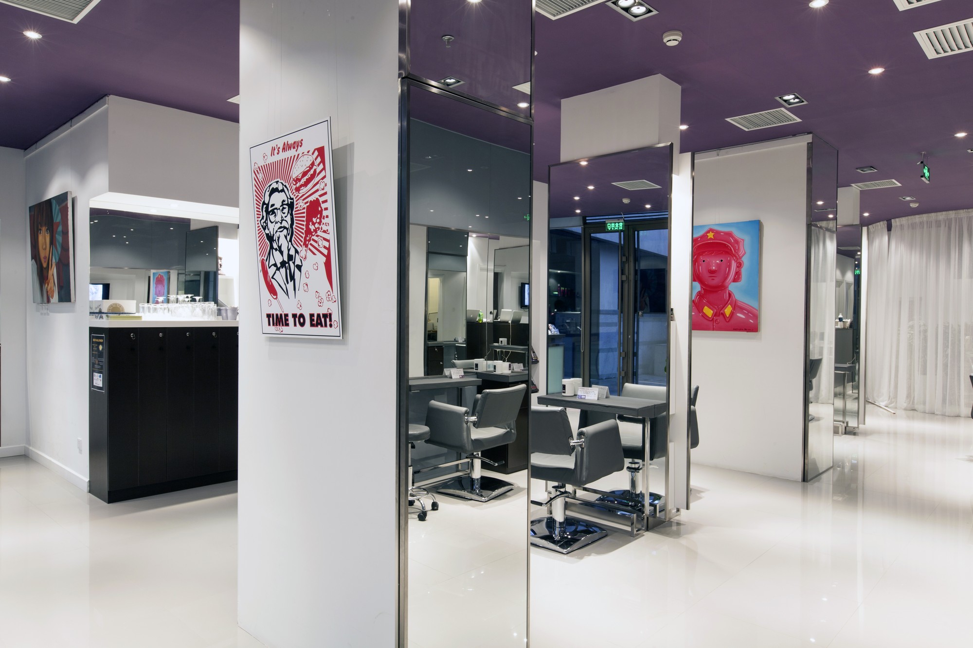 A third salon for C de France, wrapped in glass and reflections